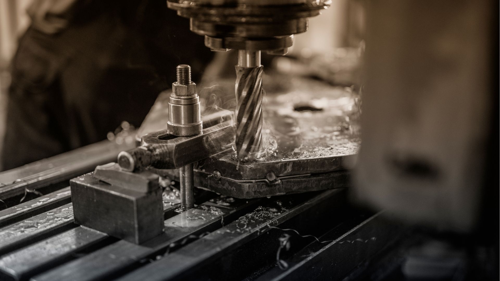 3 Axis vs 5 Axis CNC Machine