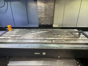 Flat metal component with triangular supports post CNC machining